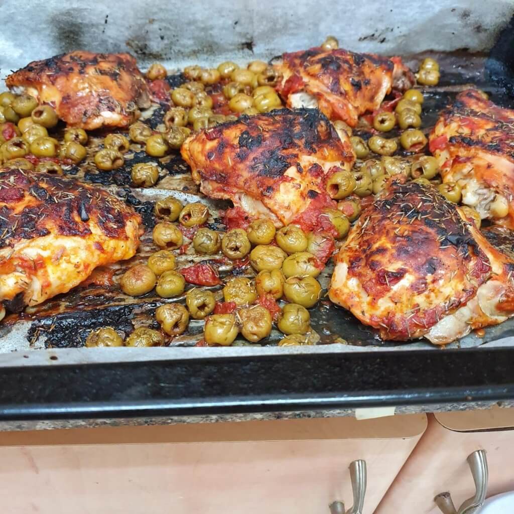 עוף עם זיתים בתנור