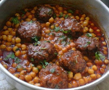 קציצות בשר עם גרגירי חומוס