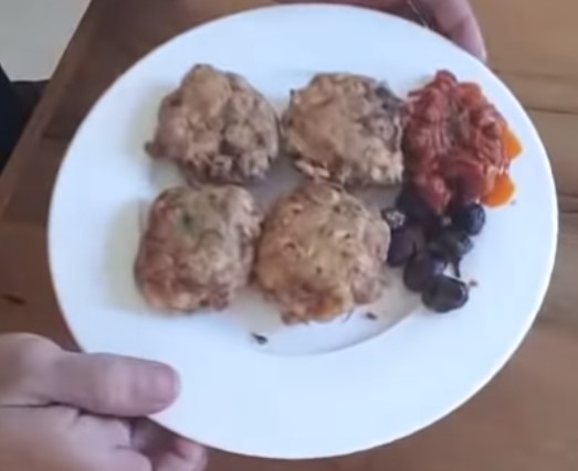 קציצות עוף מטוגנות טוניסאיות