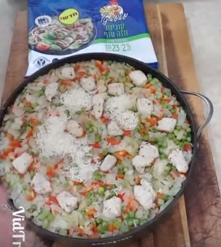אורז עם חזה עוף וירקות בסיר אחד