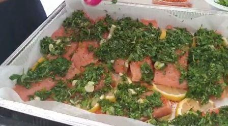 דג סלמון בתנור עם עשבי תיבול