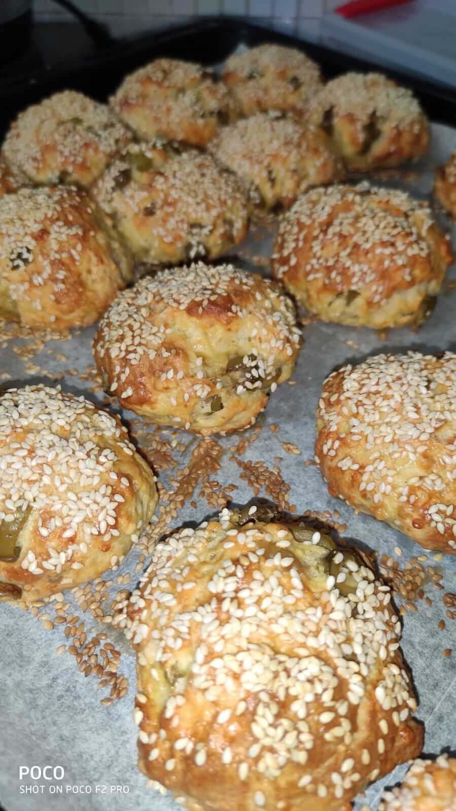 לחמניות גבינה וזיתים
