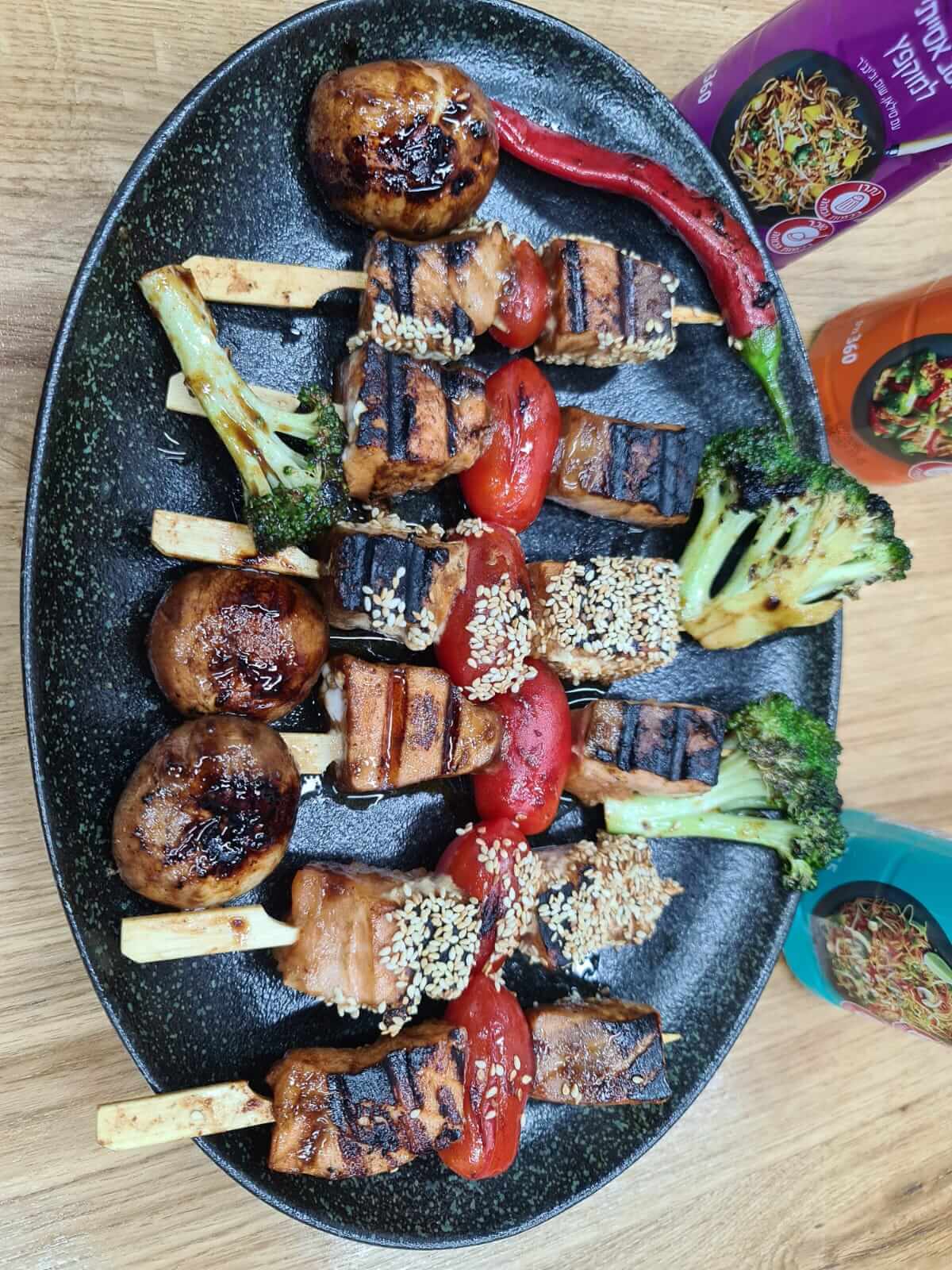 שיפודי יקיטורי סלמון תומר תומס
