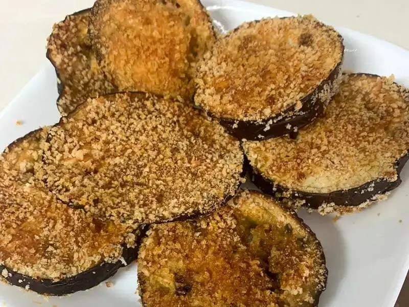 חצילים בתנור עם פירורי לחם מתכון נדיר
